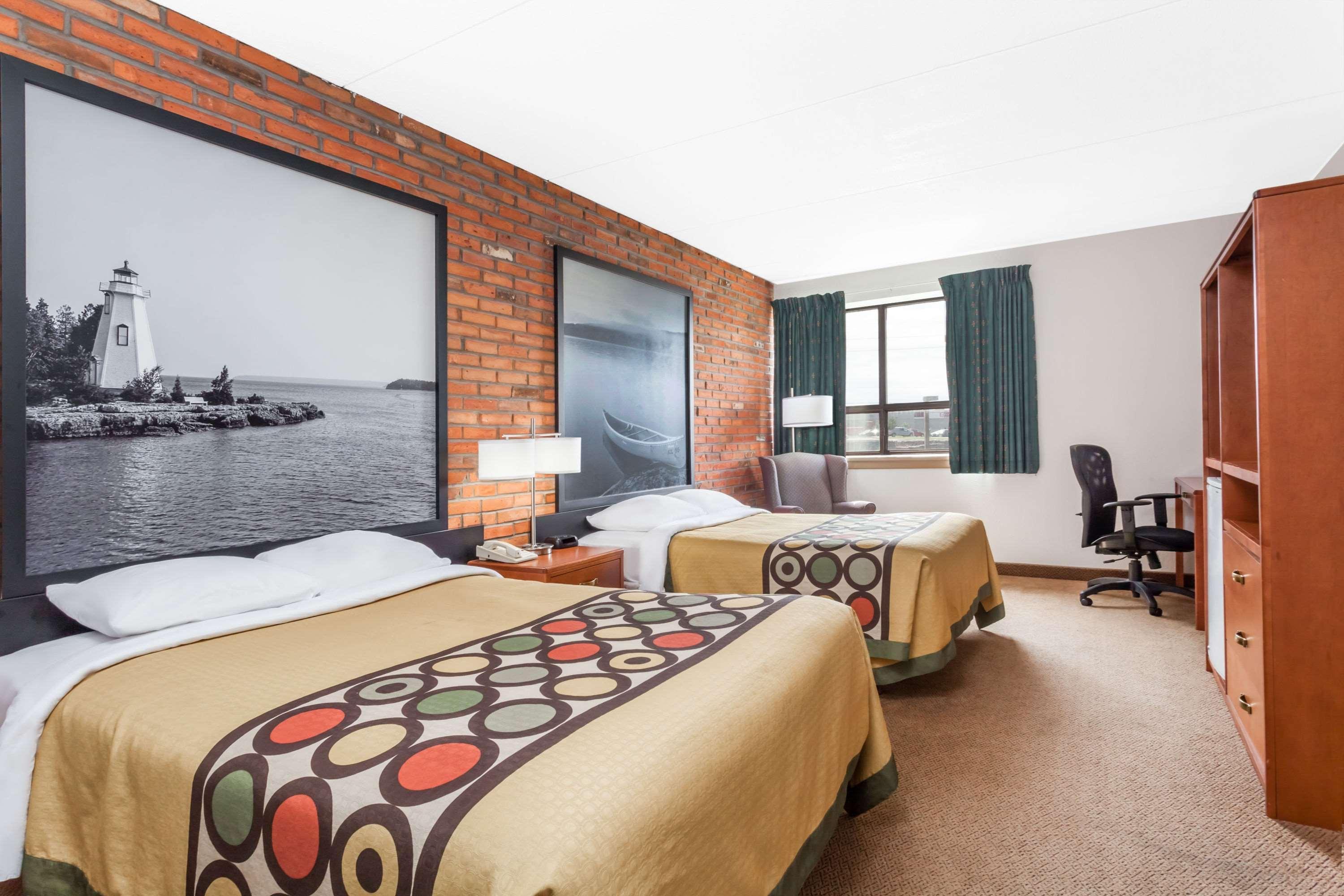 Super 8 By Wyndham Sudbury On Hotell Exteriör bild