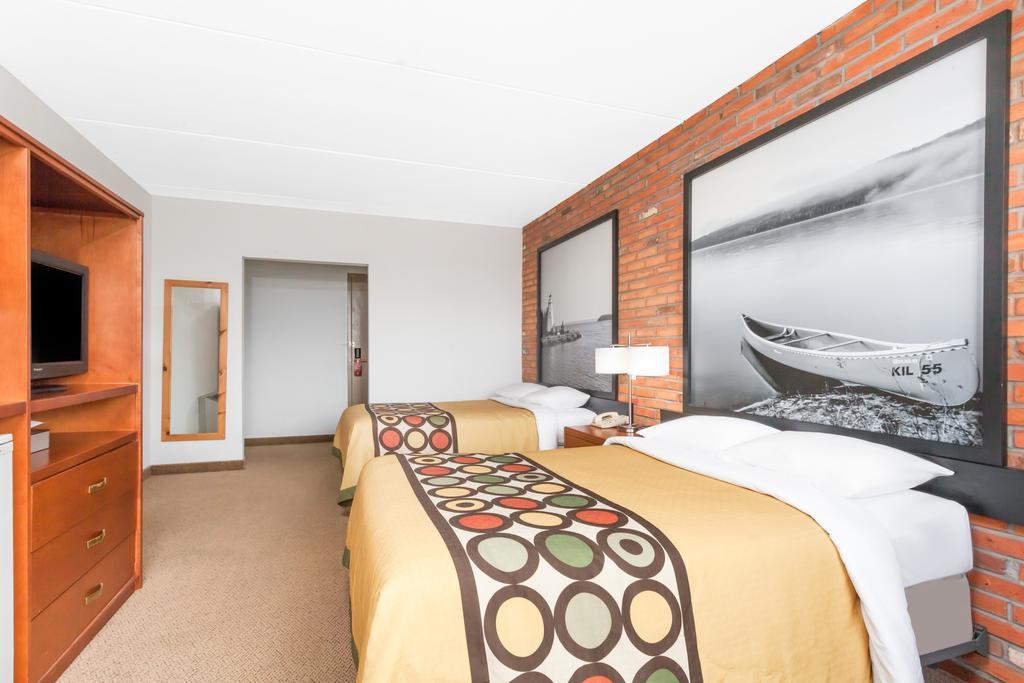 Super 8 By Wyndham Sudbury On Hotell Exteriör bild